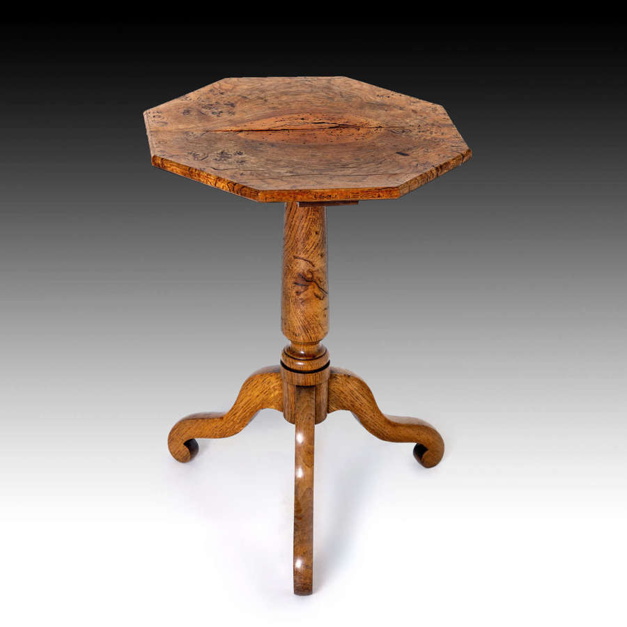 Characterful early 19th century burr oak wine table